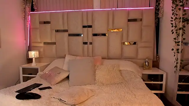 Hanna klover online show from 03-08-26, 04:05