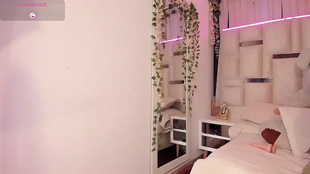 Hanna klover online show from 03-25-26, 03:28