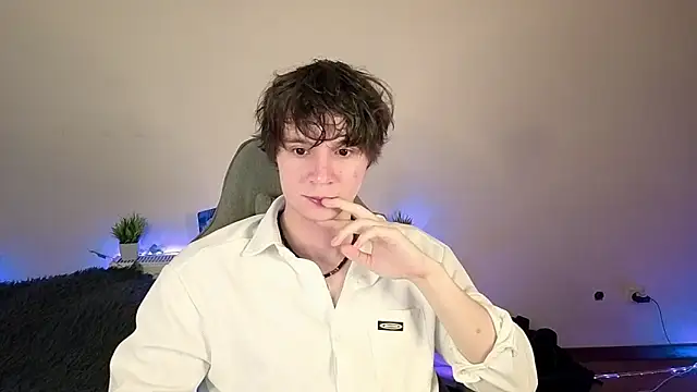 Snapshot of AnthonyCuutie chatting on 06-11-26, 05:04 AnthonyCuutie online show from 06-11-26, 05:04