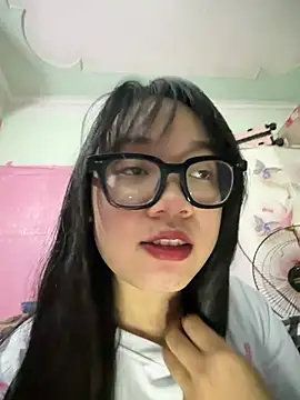 Snapshot of Leeeeiu chatting on 06-28-26, 01:28 Leeeeiu online show from 06-28-26, 01:28