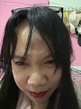 Leeeeiu online show from 04-21-26, 03:18