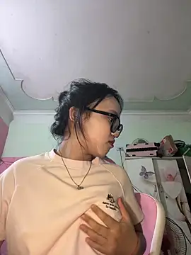 Leeeeiu online show from 05-10-26, 03:58
