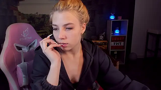 RosaFowler online show from 03-28-26, 09:43