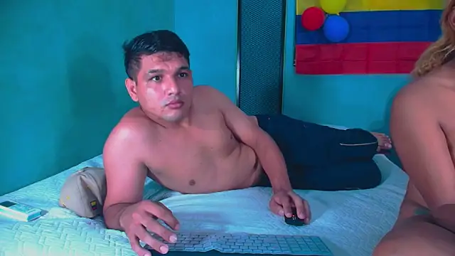 Snapshot of Hornyshow1 chatting on 06-17-26, 03:22 Hornyshow1 online show from 06-17-26, 03:22
