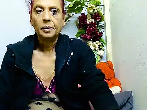 Snapshot of Hot_queen58 chatting on 06-21-26, 08:20 Hot queen58 online show from 06-21-26, 08:20