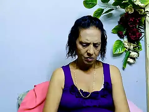 Snapshot of Hot_queen58 chatting on 06-11-26, 03:53 Hot queen58 online show from 06-11-26, 03:53