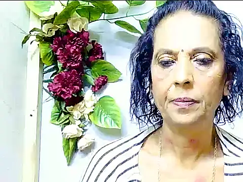 Snapshot of Hot_queen58 chatting on 06-11-26, 03:47 Hot queen58 online show from 06-11-26, 03:47