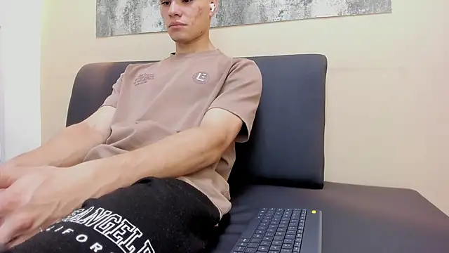 ZANE EVANS online show from 04-15-26, 12:42