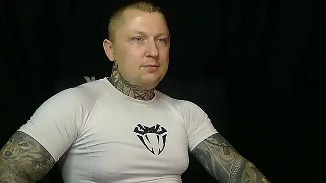 Snapshot of devilWithTats chatting on 06-10-26, 04:19 devilWithTats online show from 06-10-26, 04:19