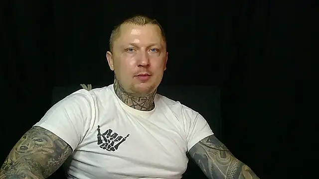 Snapshot of devilWithTats chatting on 06-13-26, 02:15 devilWithTats online show from 06-13-26, 02:15