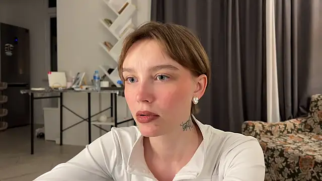 Lolatatee online show from 06-04-26, 05:17