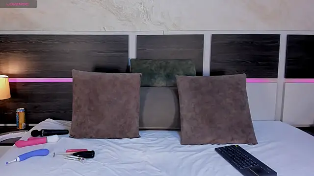 Natalia Cruzz online show from 04-12-26, 10:07