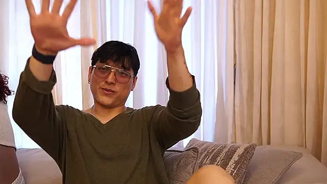 Mia and Belmonth online show from 04-12-26, 05:27