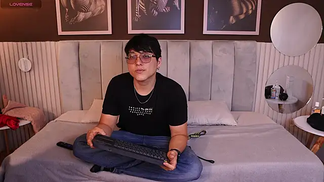 Mia and Belmonth online show from 04-29-26, 10:27