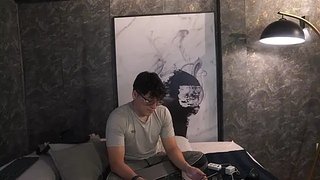 Mia and Belmonth online show from 04-09-26, 07:09