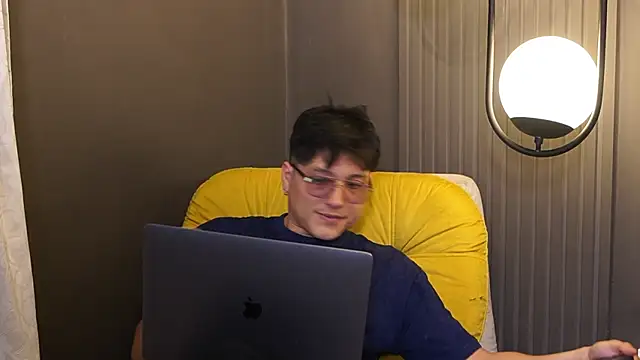 Mia and Belmonth online show from 03-28-26, 07:04