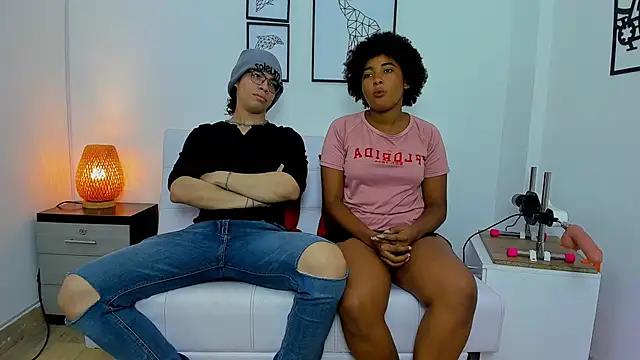 Snapshot of chiki_carm chatting on 04-08-26, 01:23 chiki carm online show from 04-08-26, 01:23