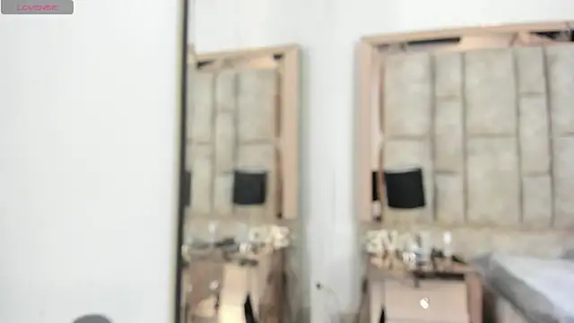 Titan Moreno  online show from 04-11-26, 12:09