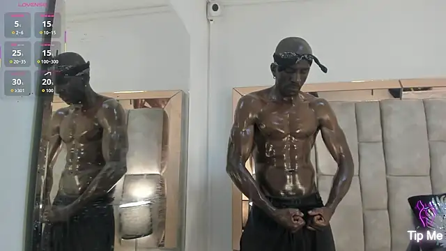 Titan Moreno  online show from 03-12-26, 12:42