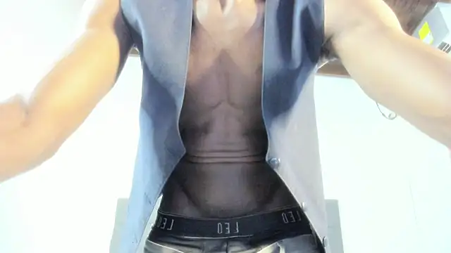 Titan Moreno  online show from 05-15-26, 12:14