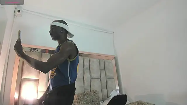 Snapshot of Titan_Moreno_ chatting on 06-18-26, 01:15 Titan Moreno online show from 06-18-26, 01:15