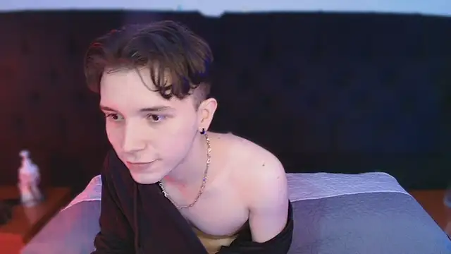 hollannd  online show from 03-26-26, 03:21