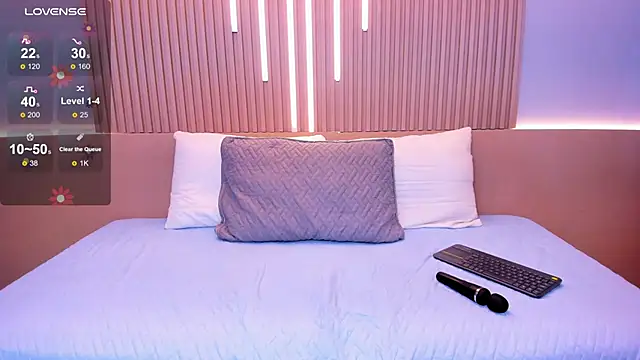 Zoee cute  online show from 04-14-26, 01:27