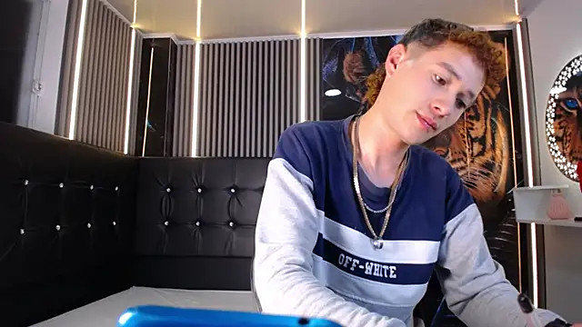 Snapshot of _Santi2 chatting on 03-04-26, 09:00 Santi2 online show from 03-04-26, 09:00