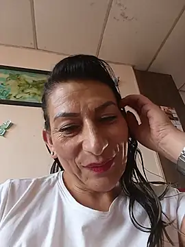 Snapshot of Lucia_Rios chatting on 07-17-26, 09:56 Lucia Rios online show from 07-17-26, 09:56