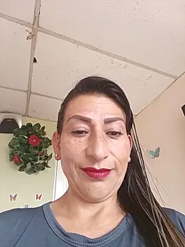 Snapshot of Lucia_Rios chatting on 06-12-26, 05:00 Lucia Rios online show from 06-12-26, 05:00
