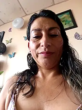 Snapshot of Lucia_Rios chatting on 06-15-26, 08:19 Lucia Rios online show from 06-15-26, 08:19