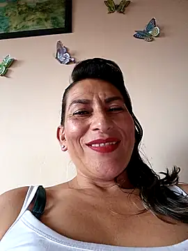 Lucia Rios online show from 05-07-26, 10:46
