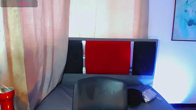 Snapshot of Tait_ chatting on 06-27-26, 12:22 Tait online show from 06-27-26, 12:22