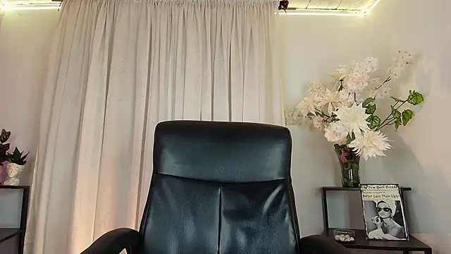 Snapshot of Andrejoness chatting on 06-18-26, 12:09 Andrejoness online show from 06-18-26, 12:09