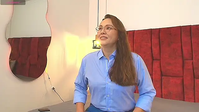 Snapshot of _Monaliza_ chatting on 06-12-26, 12:25 Monaliza online show from 06-12-26, 12:25