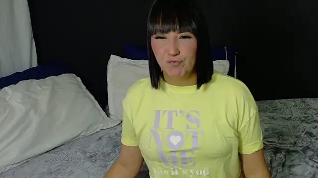 Valeriaa cruz online show from 03-13-26, 12:43