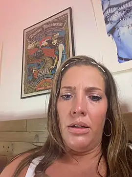 Snapshot of hollyharmd chatting on 06-18-26, 06:01 hollyharmd online show from 06-18-26, 06:01