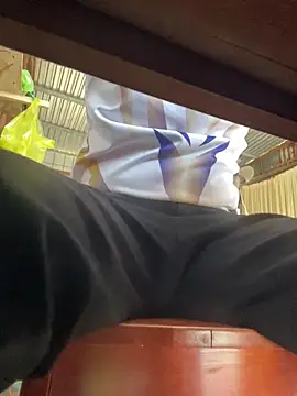 hoang15075 online show from 04-12-26, 12:58