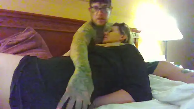 Snapshot of Darkcrowncouple chatting on 02-28-26, 01:55 Darkcrowncouple online show from 02-28-26, 01:55