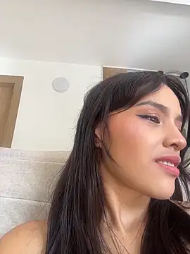 Mia-villalobos online show from 04-29-26, 01:48