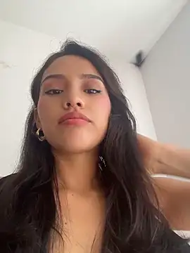 Mia-villalobos online show from 06-18-26, 03:06