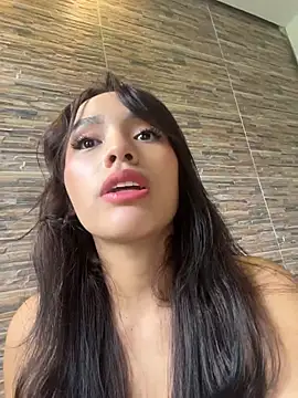 Mia-villalobos online show from 05-06-26, 02:54