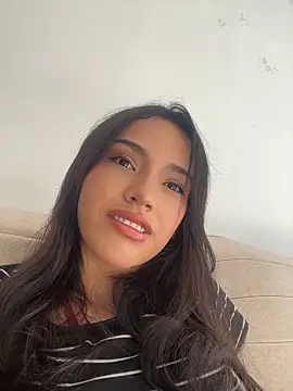 Mia-villalobos online show from 06-17-26, 01:43