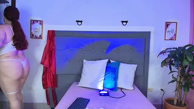 Kiara noirr online show from 04-25-26, 11:24