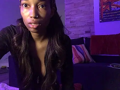 Snapshot of LunaBl00m chatting on 03-23-26, 03:28 LunaBl00m online show from 03-23-26, 03:28