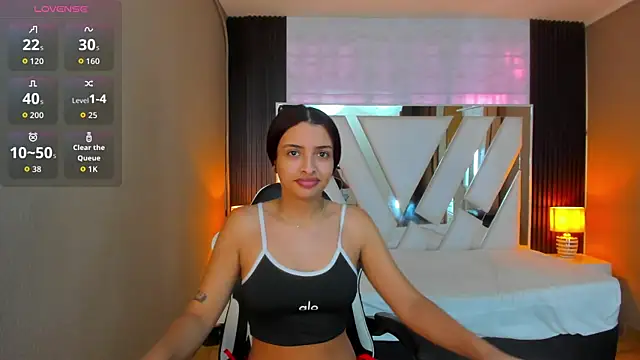 Snapshot of lizzie_skinny chatting on 04-22-26, 12:12 lizzie skinny online show from 04-22-26, 12:12