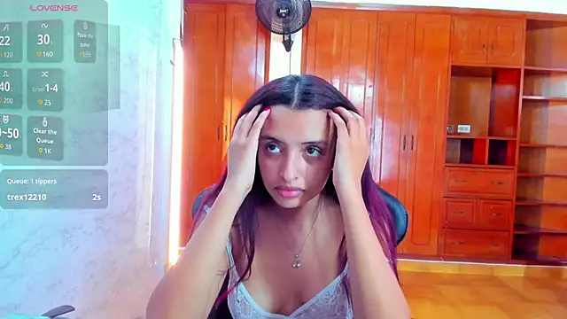 Snapshot of lizzie_skinny chatting on 05-14-26, 07:00 lizzie skinny online show from 05-14-26, 07:00