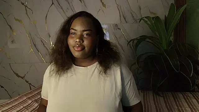 Snapshot of sophie_blake1 chatting on 05-17-26, 12:05 sophie blake1 online show from 05-17-26, 12:05