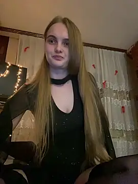 LunaVey online show from 05-26-26, 06:28