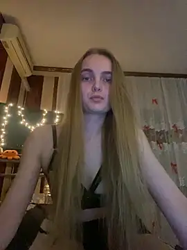 LunaVey online show from 05-12-26, 06:36